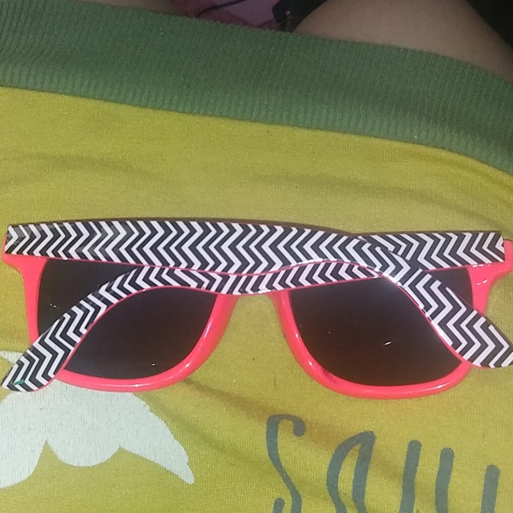 Sunglasses - Picture 5 of 7